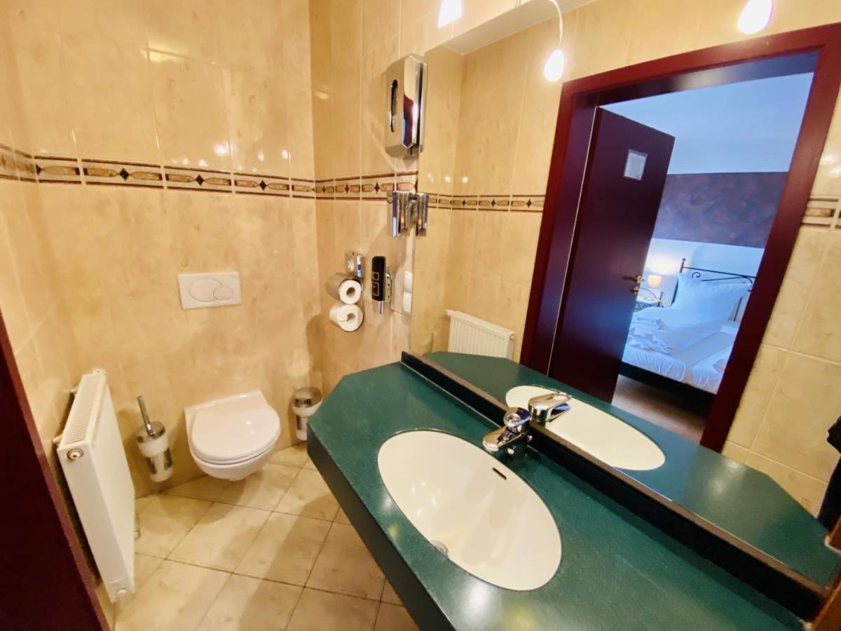 Doppelzimmer Bar, Direkt Am Alten Strom ロストック エクステリア 写真
