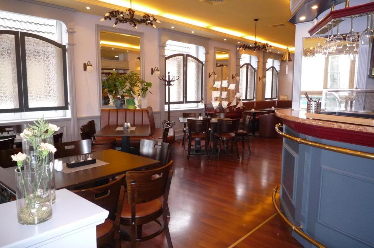 Doppelzimmer Bar, Direkt Am Alten Strom ロストック エクステリア 写真