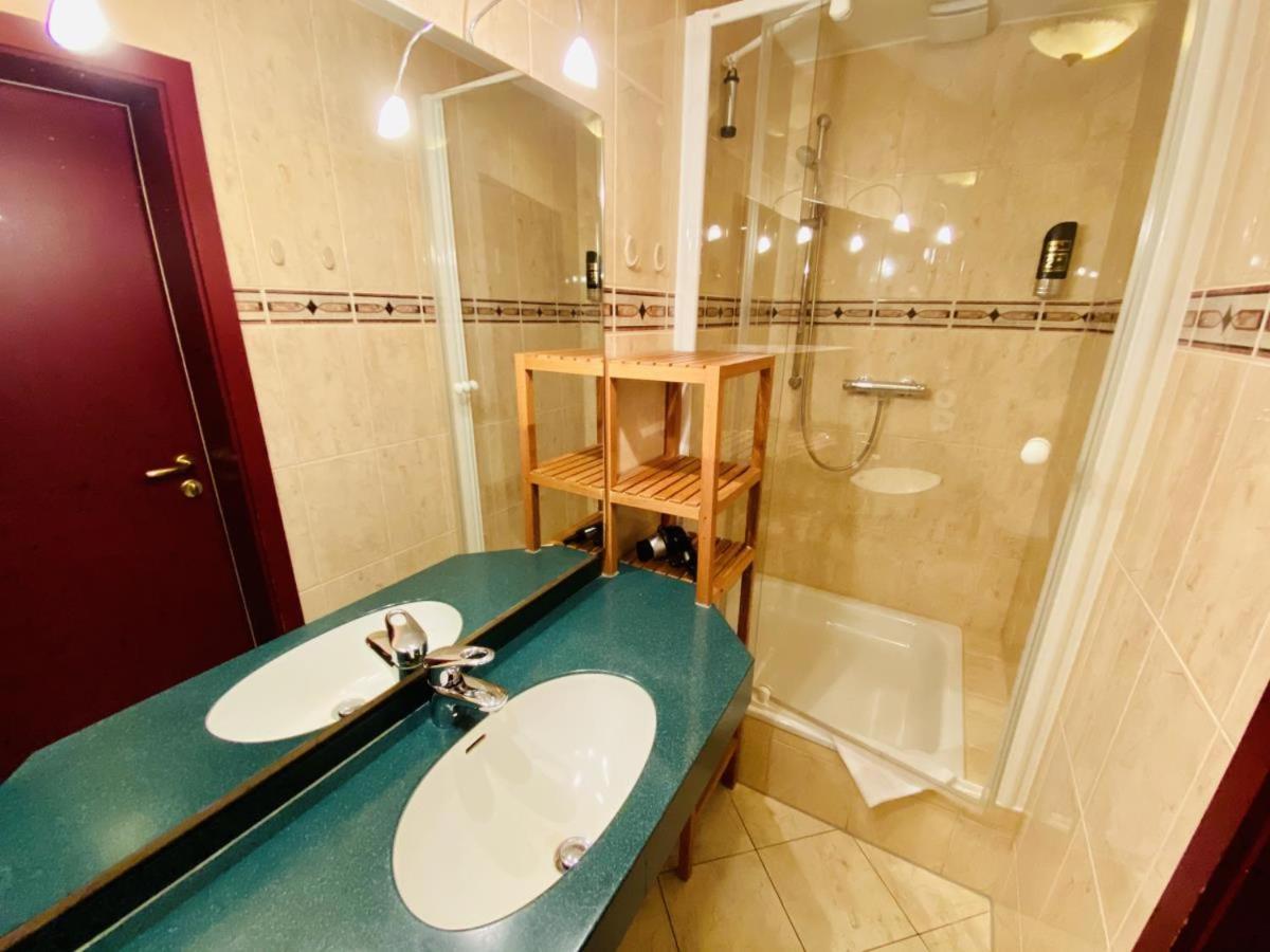 Doppelzimmer Bar, Direkt Am Alten Strom ロストック エクステリア 写真