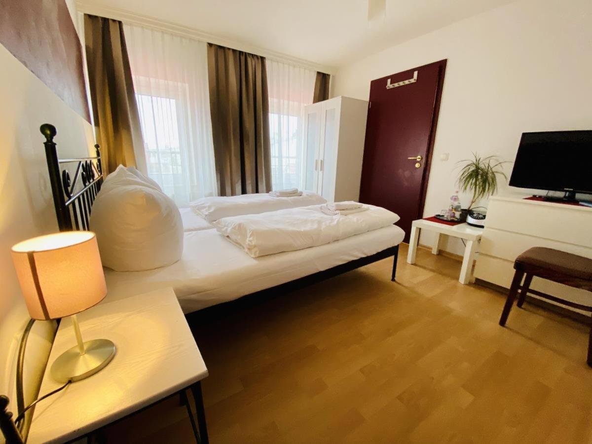 Doppelzimmer Bar, Direkt Am Alten Strom ロストック エクステリア 写真
